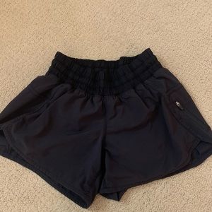 lulu black shorts size 4